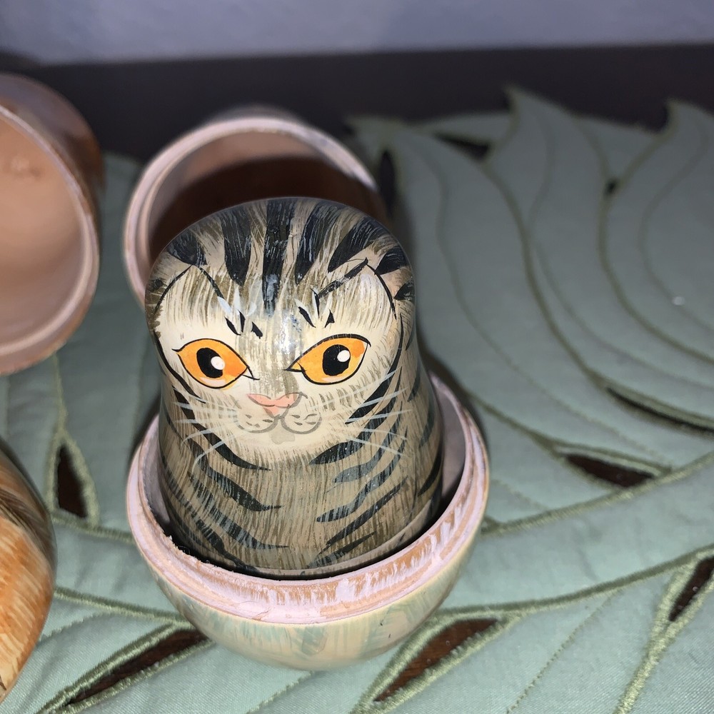 AUTHENTIC MODELS Oriental Stacking 5 Cats Read