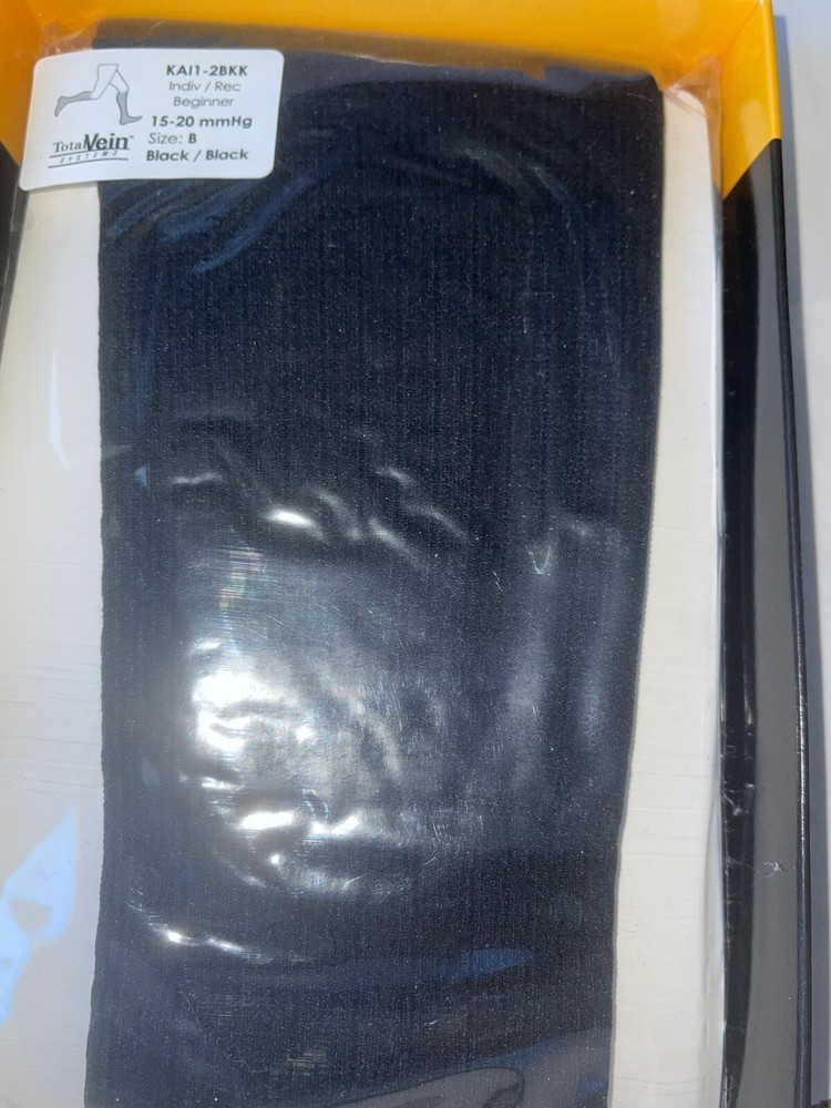 BOOST Athletic Compression Socks Beginner 15-20 Black SIZE B New