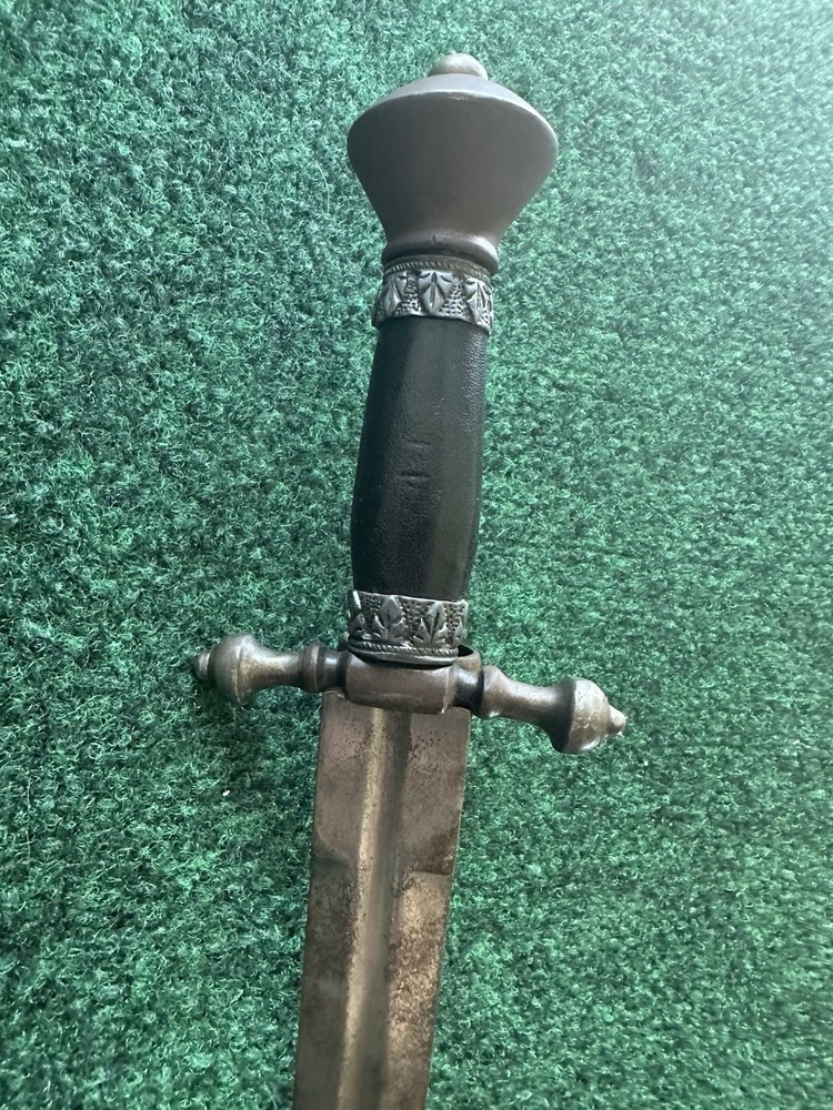 DEL TIN MADE PARRYING DAGGER