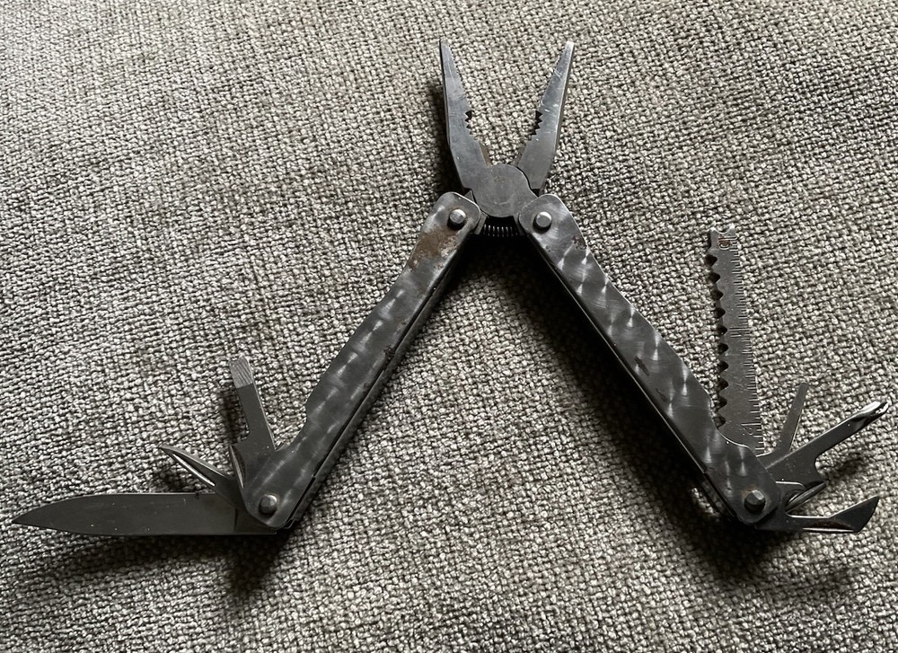Multi-tool Unbranded Vtg See Pics With Black Leather Case