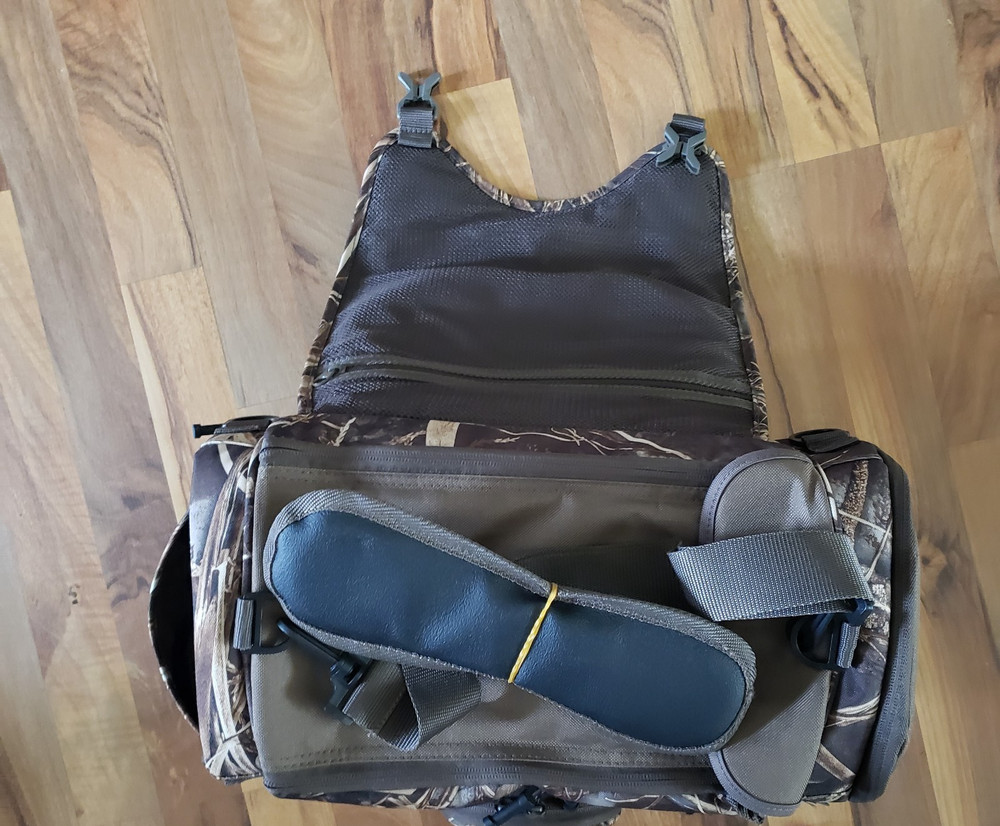 MAGELLAN OUTDOORS HUNTING BAG NWT