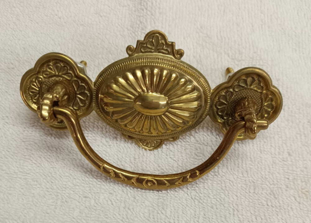 CAST BRASS HANDLE,STAMPED BRASS OVAL SUNBURST BACKPLATE DRAWER PULL, NOS