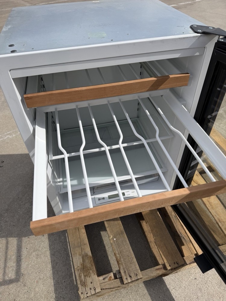 Sub Zero UC-24BA/0 24in Under counter Wine Fridge TESTED WORKING COOLS GREAT