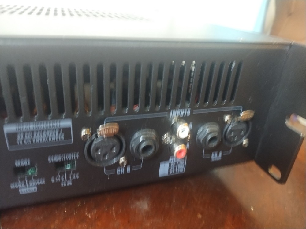 Behringer KM750 750 Watt 4-Ohm Stable Bridgeable Studio Amplifier **EUC