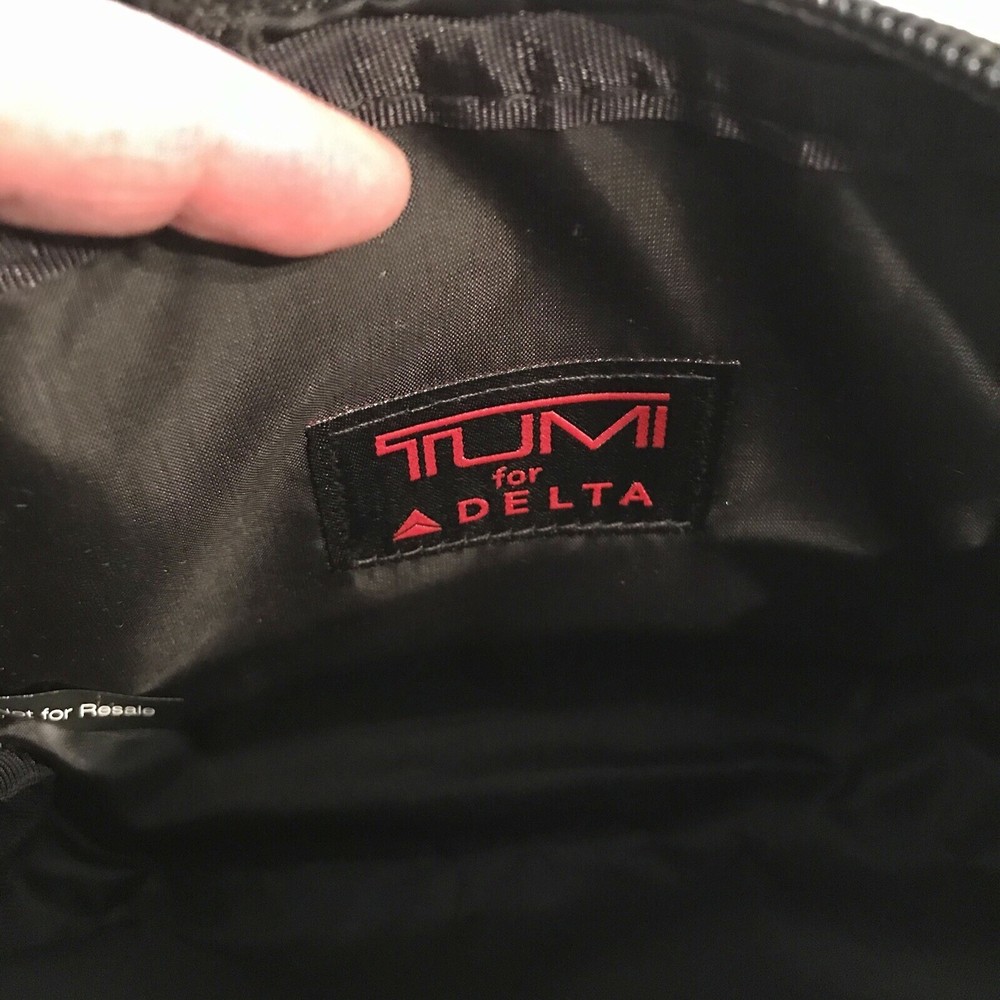 TUMI Delta Airlines Soft Case Amenity Kit Black 7”x5”