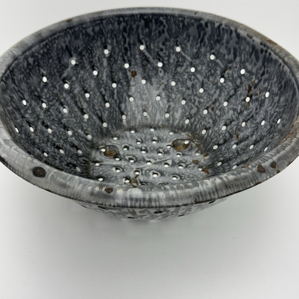 Vintage GRANITEWARE Enamelware COLANDER STRAINER Gray