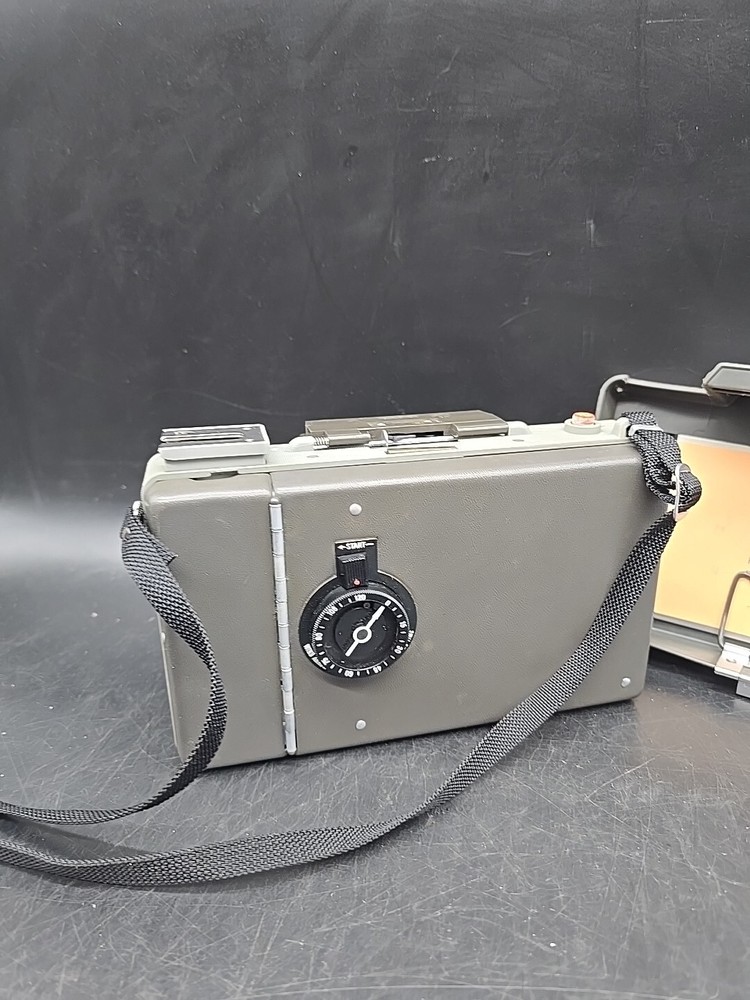 Vintage 1970s Polaroid 440 Folding Automatic Land Camera UNTESTED