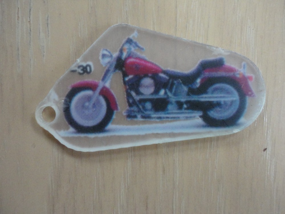 Harley Davidson Motorcycle Pinball Machine Promo Plastic Keychain -30