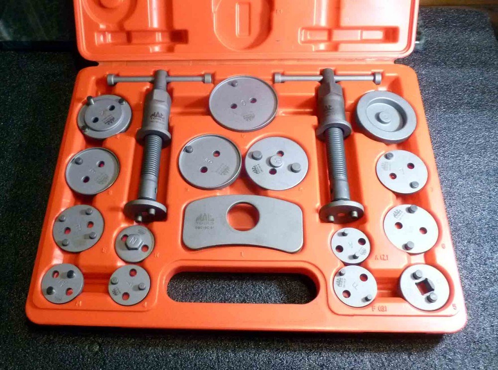 Mac Tools DBC18C 18-PC Disk Brake Caliper Set