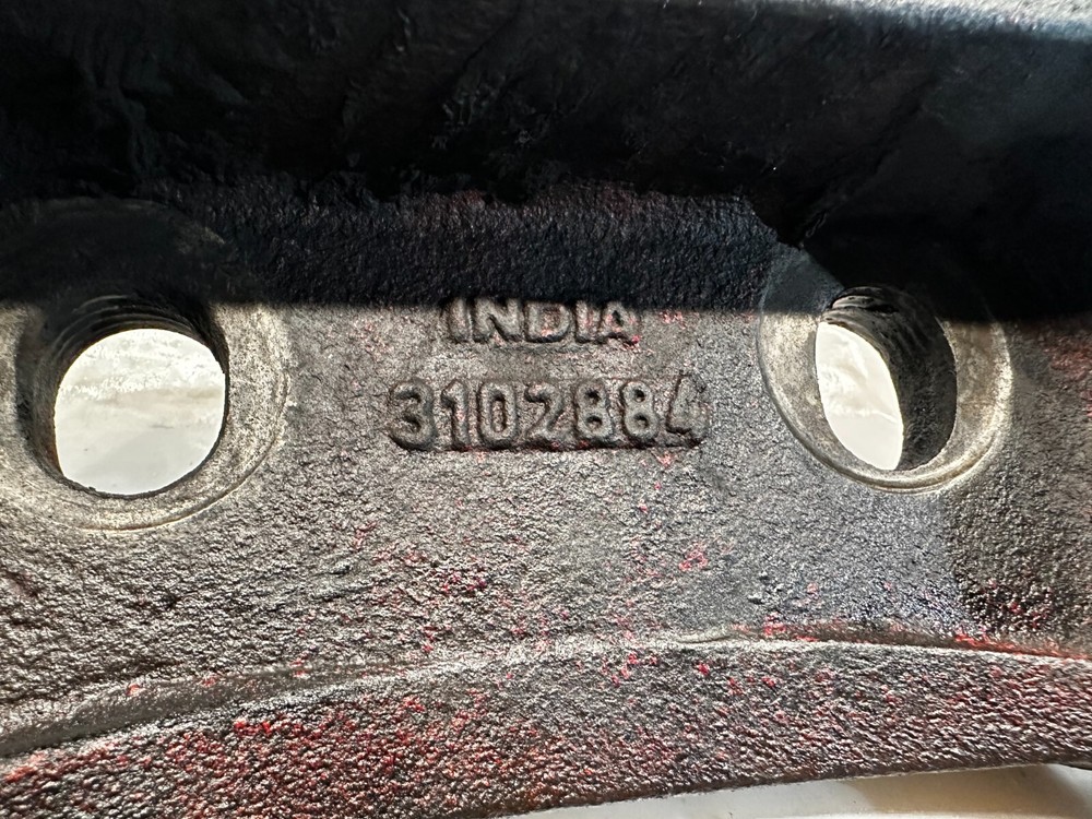 CUMMINS ISX15 Diesel Engine front mount support 3102884 OEM