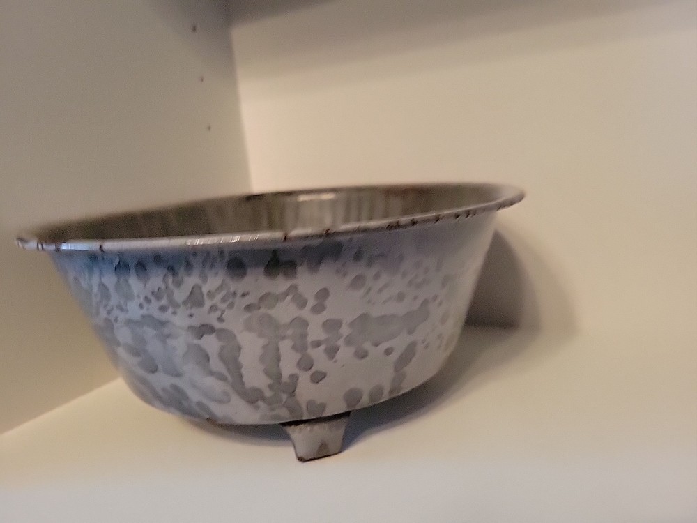 Vtg Gray Enamelware Colander Strainer Rustic Farmhouse Style Footed Distressed