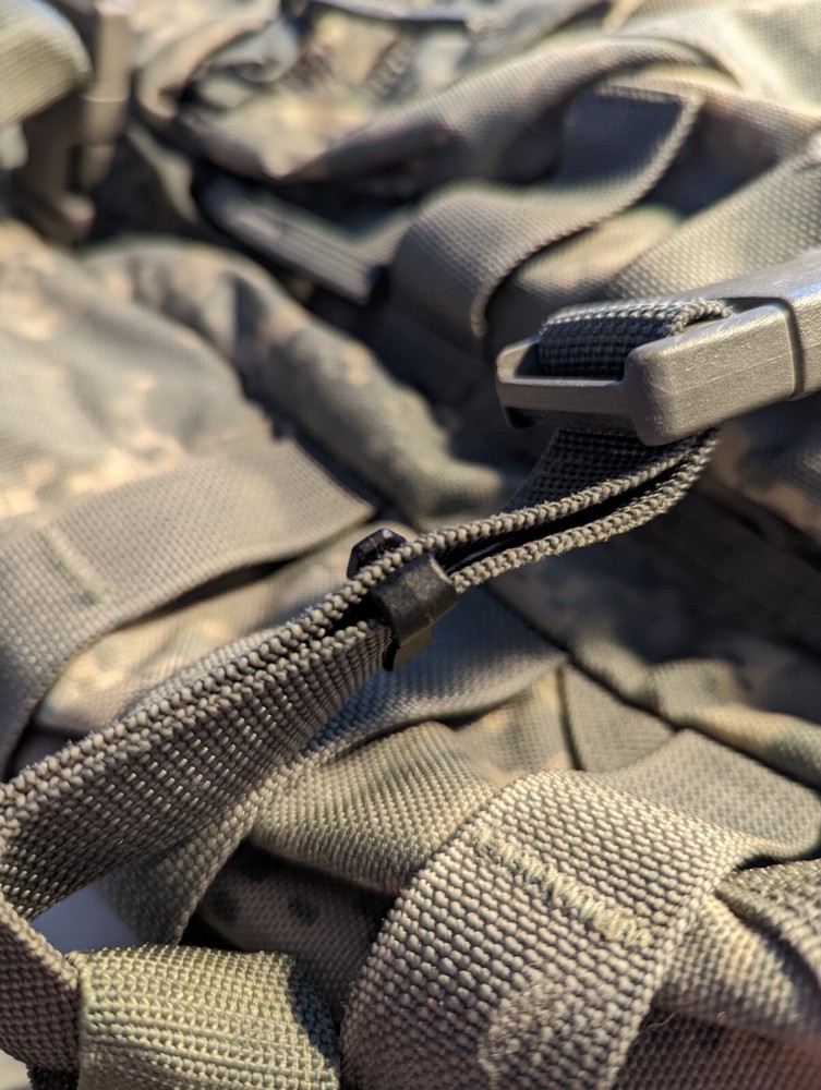 Heavy Duty Reusable Molle Backpack Webbing Strap Fastening Keeper Clip Holder