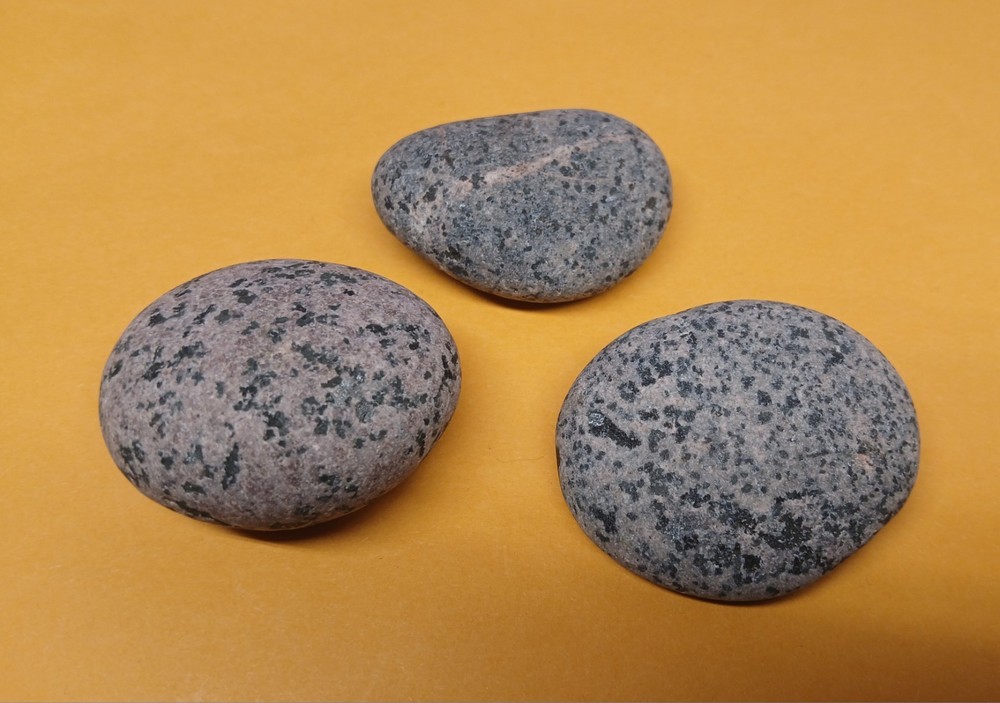 Fluorescent Sodalite ( Yooperlite ) 4.7 oz Total. Three Bright Yooperlites