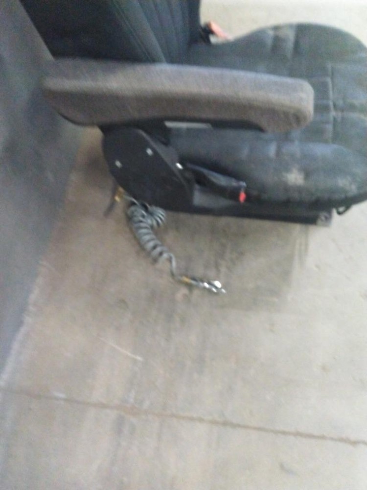 Replaces 2017 PETERBILT 579 FRONT SEAT , IL