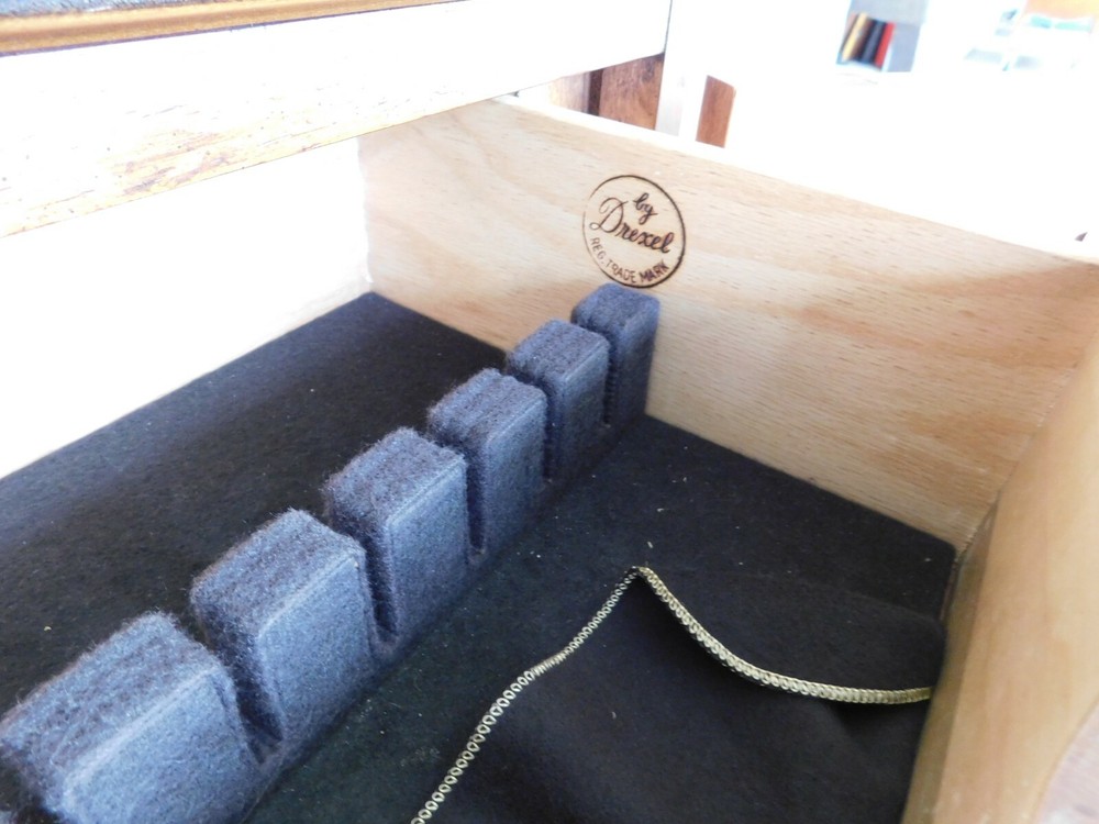Drexel Velero Collection Flip Top Server