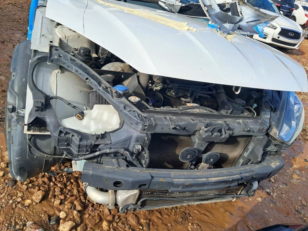 GENESIS 2013 Glove Box 4886054