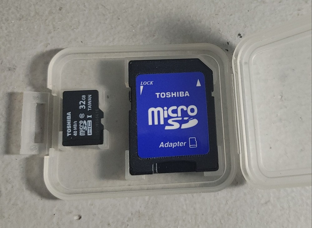 Toshiba Micro SDHC & Adapter 8GB With Plastic Case/Open Box