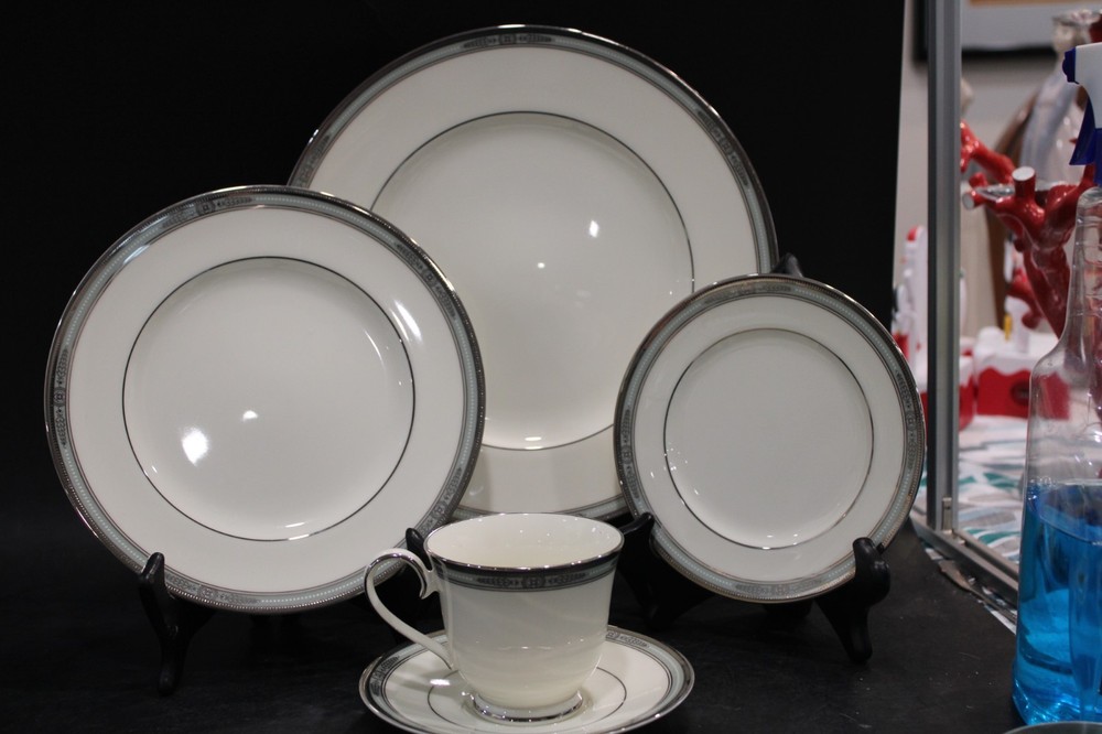 Noritake Fullerton 4 - 5 Pieces Setting 20 Pieces