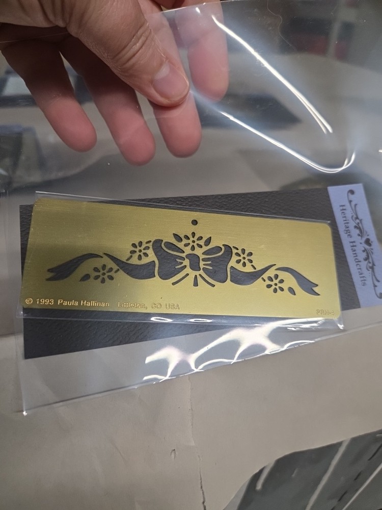 Heritage Handicrafts Die Bow Border