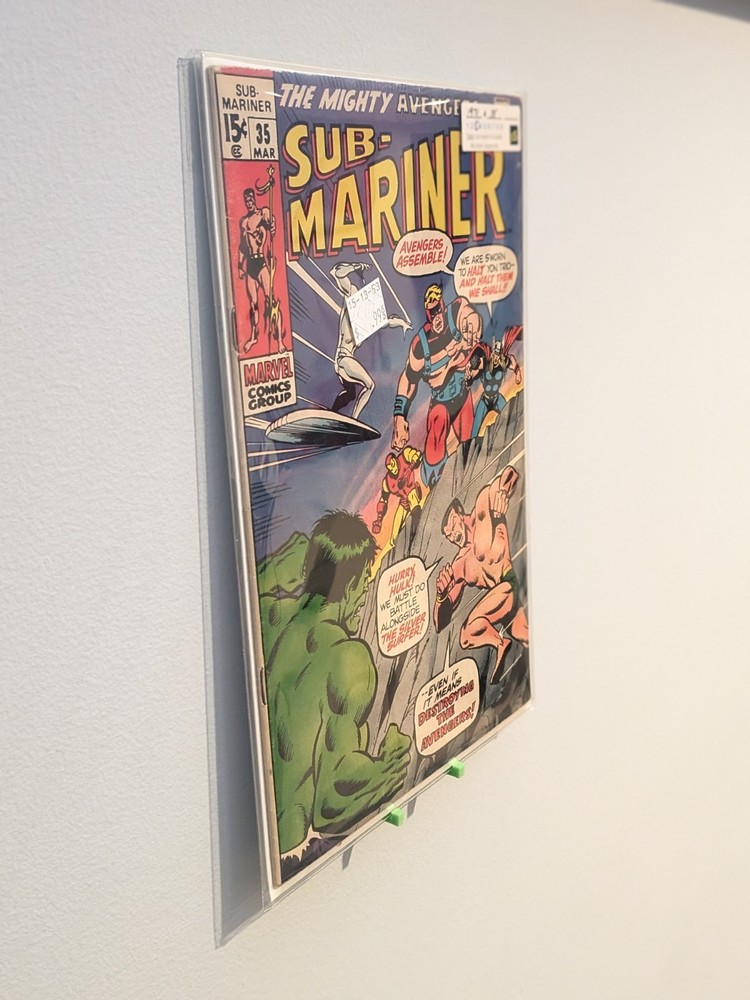 Comic Book Wall Mount - 3D Printed ,Easy Hang, Minimalist
