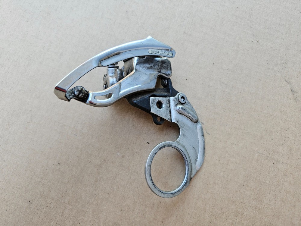 Shimano Deore XT Front Derailleur 9sp Bottom Pull FD-M750 Bottom Bracket Mount