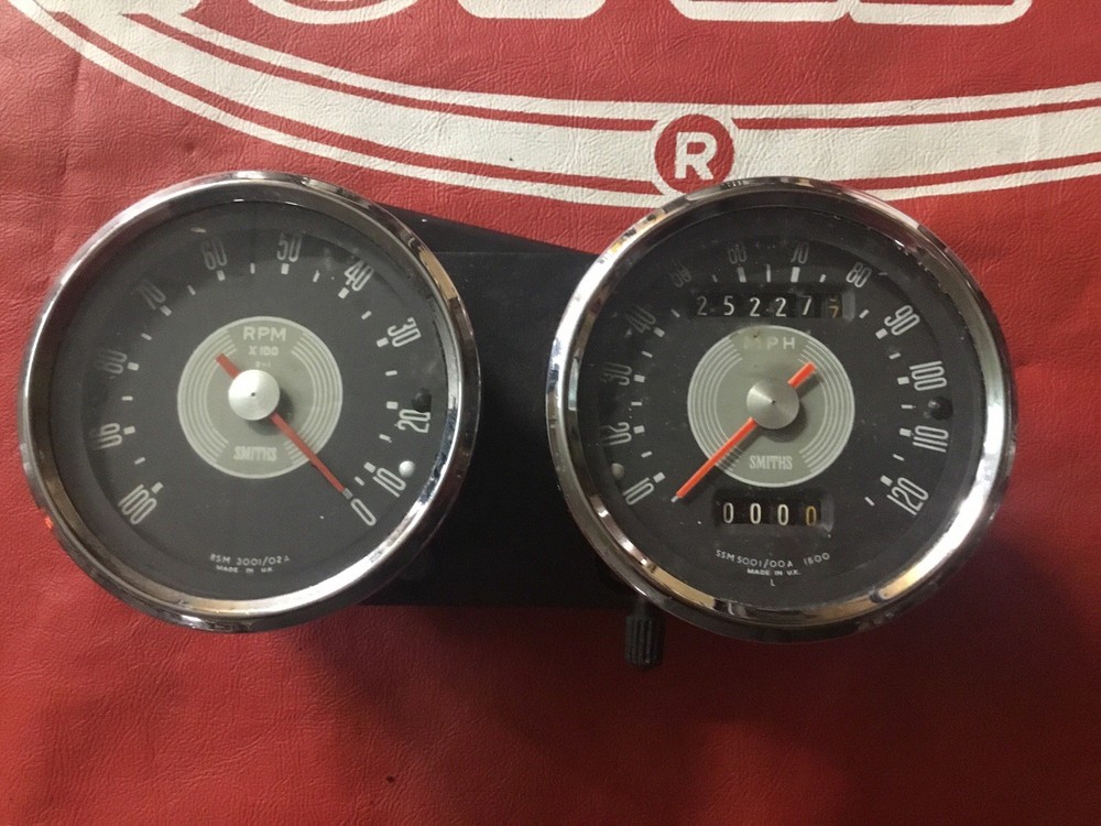 Triumph Smiths Used Set Speedo 5001/00A & Tach 3001/02A With Mounting Bracket