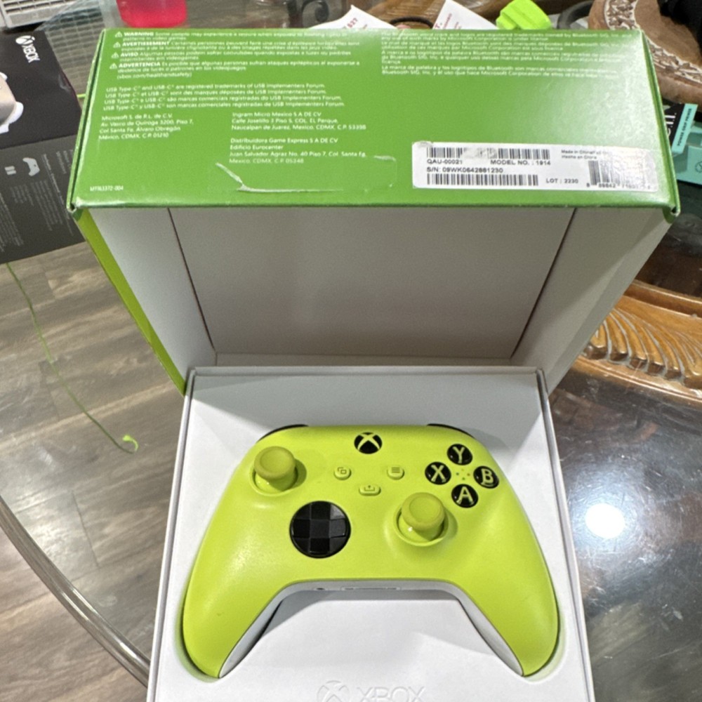 Microsoft Xbox Electric Volt Wireless Controller Hybrid D-pad Share Button