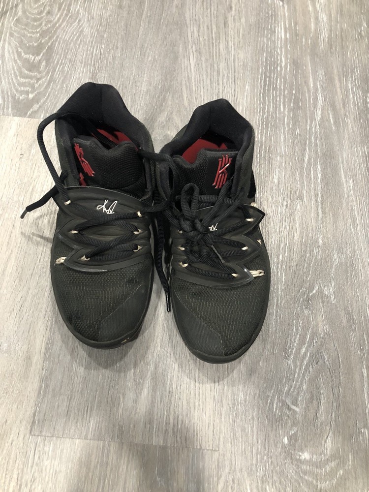 Black Nike Kyrie Size 6y