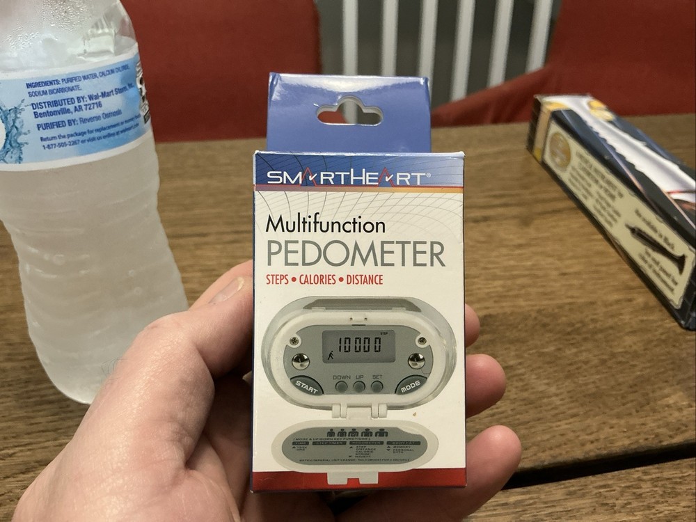 MULTIFUNCTION  PEDOMETER CLIPS TO BELT OR POCKET