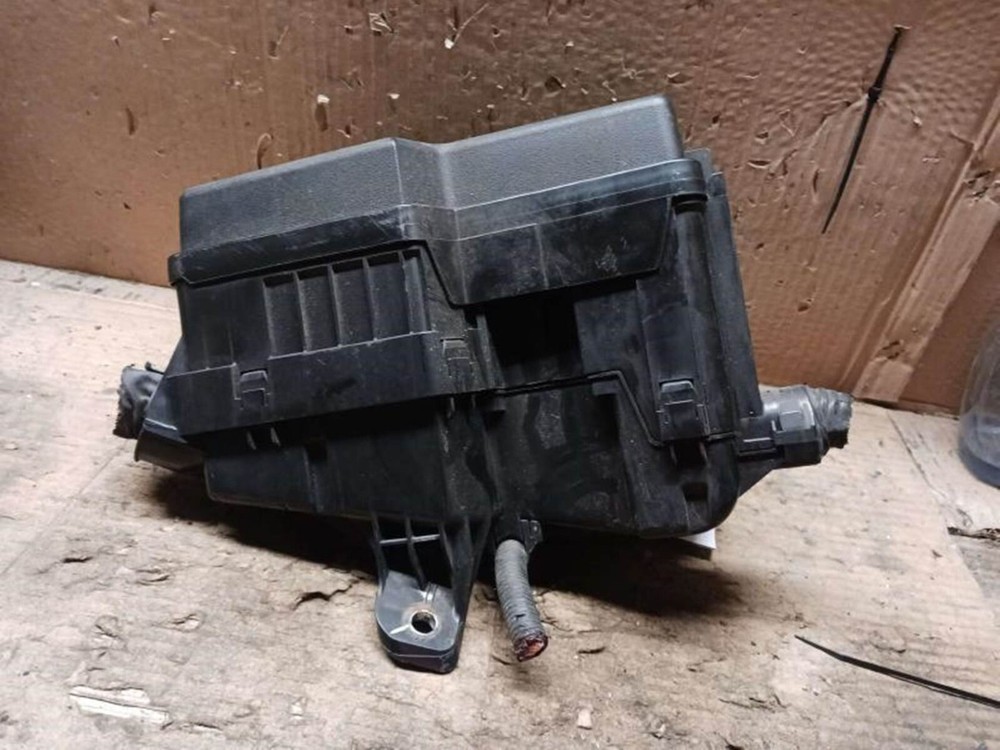 2011-2016 Toyota Sienna Engine Fuse Box