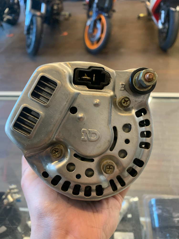 TRIUMPH ALTERNATOR T1300350