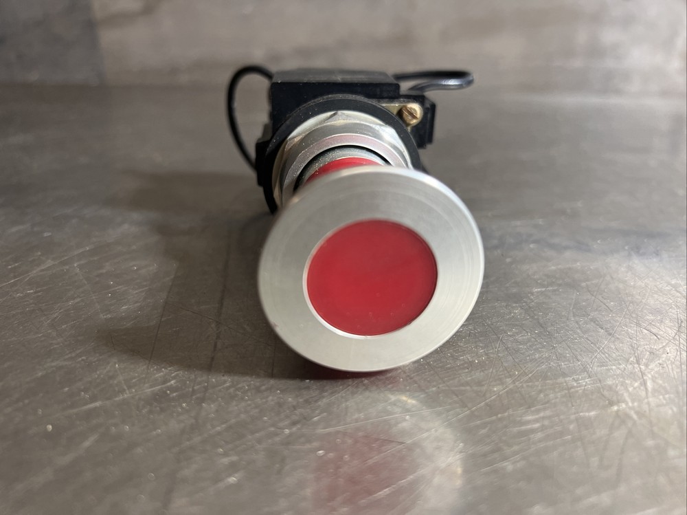 MICRO SWITCH PTY2311. PUSH-PULL SWITCH. 2-POSITION. USED.