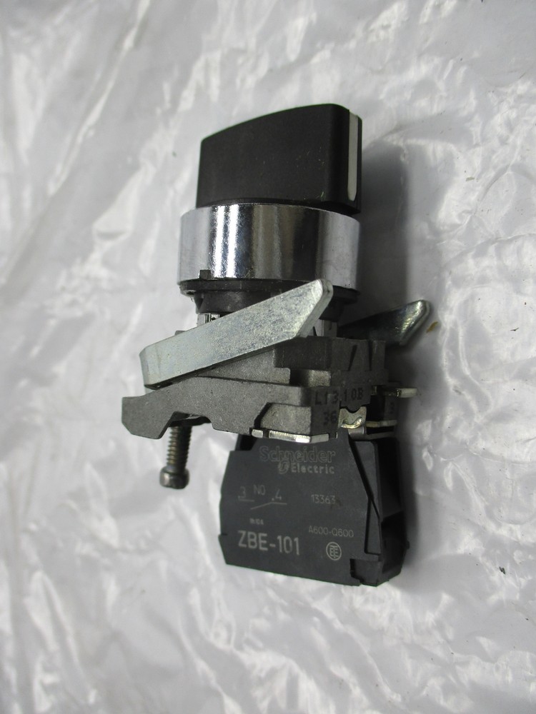 SCHNEIDER ELECTRIC ZBE-101 SELECTOR SWITCH BLACK UNMP