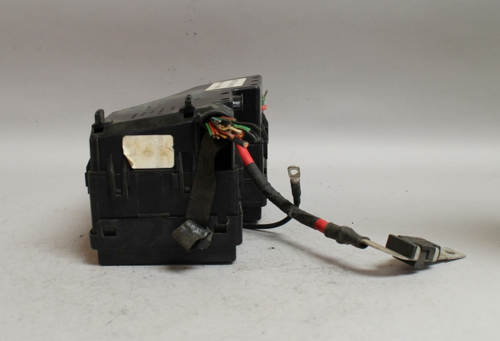 08 09 10 VOLVO 30 FUSE BOX 8688040