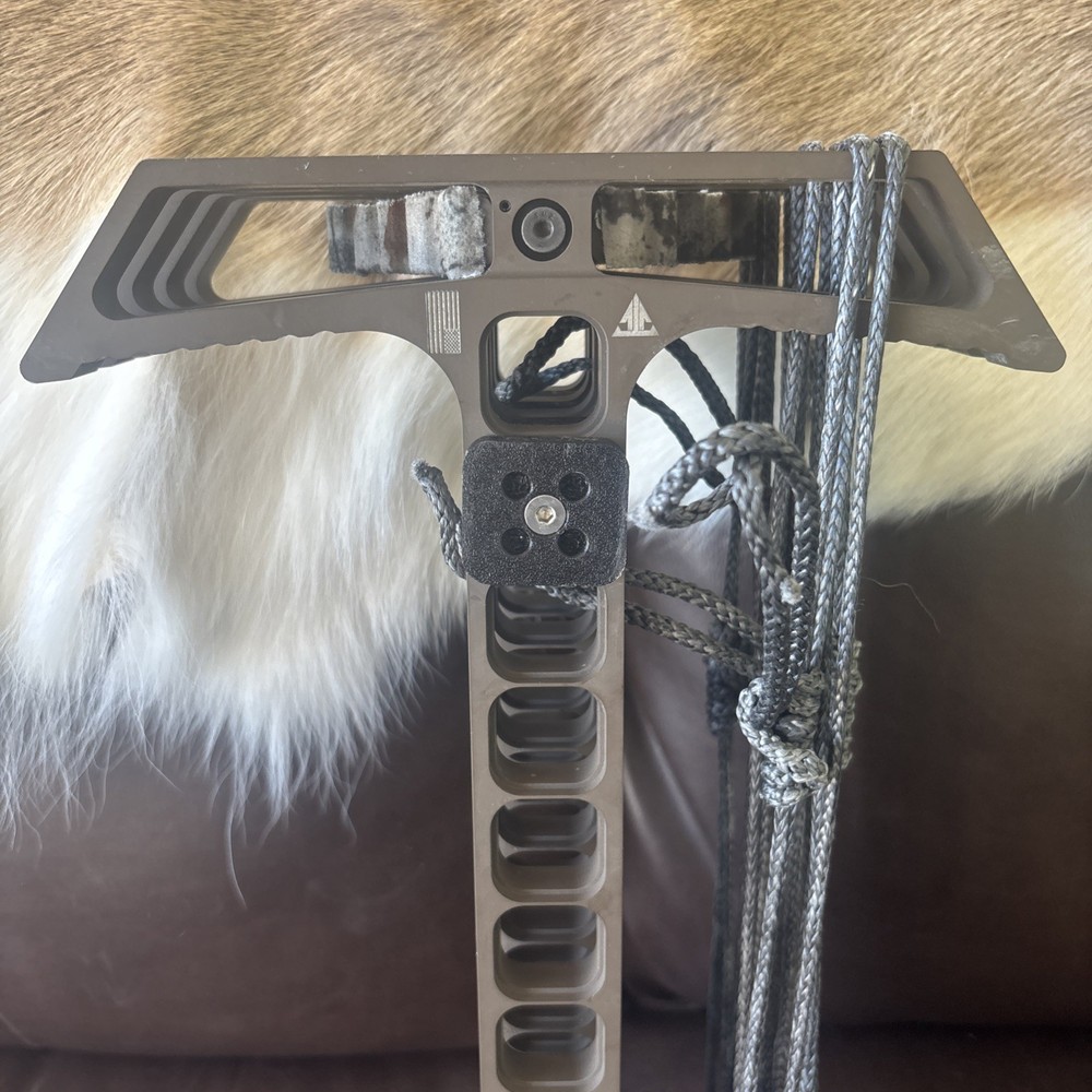 Trophyline Hyperlite Climbing Sticks 4 pack used with extra accessory￼