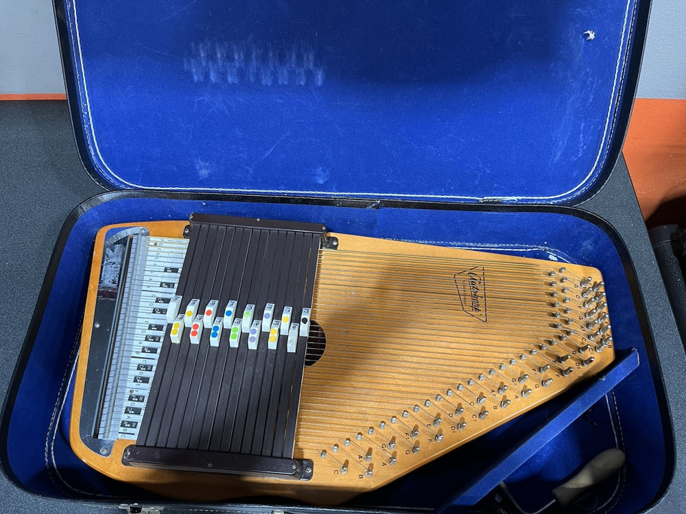 Oscar Schmidt Autoharp 36 Strings with Case