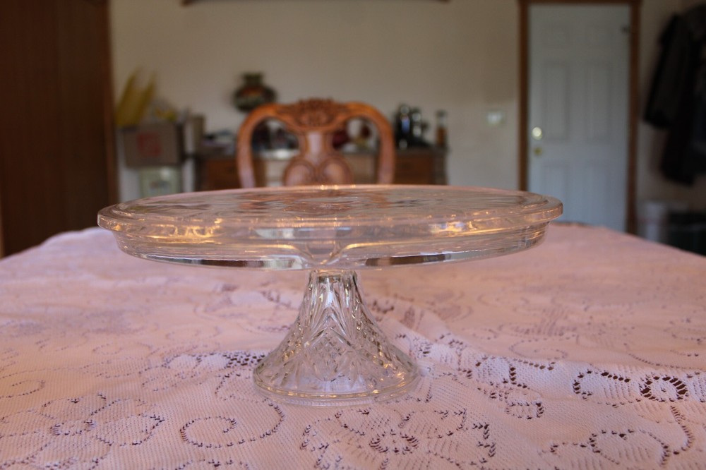 Diamond Cut & Leaf Pattern Vintage Pedestal Clear Round Cake Stand