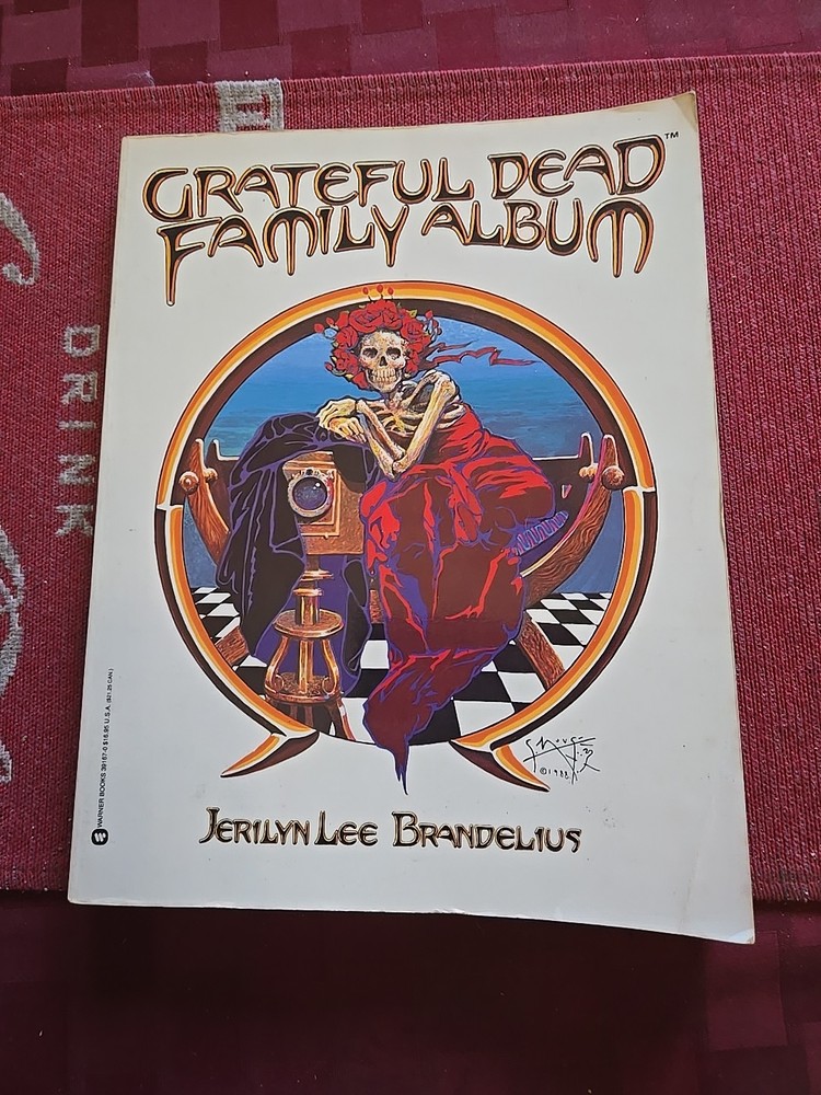 GRATEFUL DEAD FAMILY ALBUM  BOOK