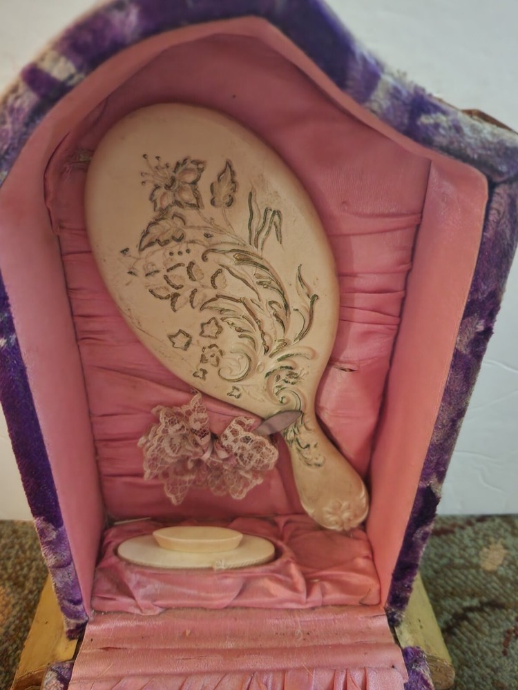 Vintage Celluloid/Felt Vanity Box With Accessories!