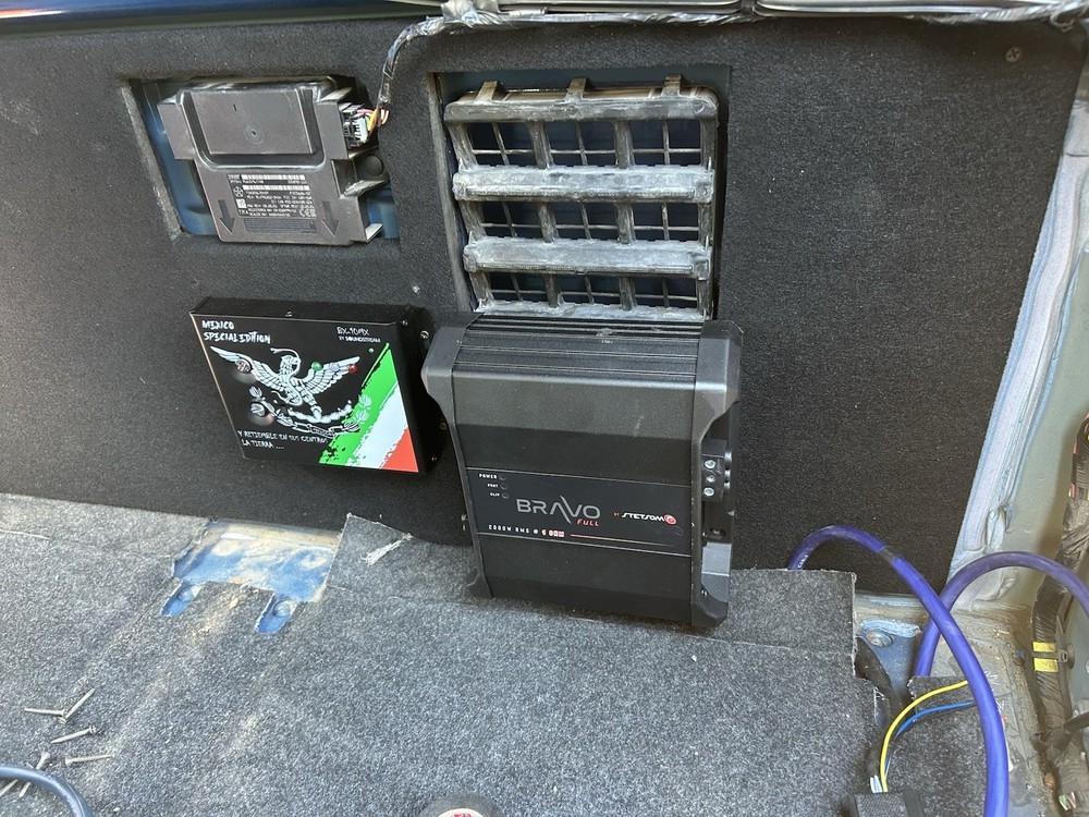 2014-2018 Dodge Ram Crew Cab Amp Rack