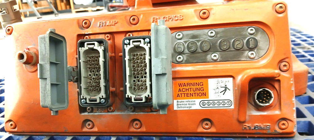 ABB ROBOTICS PALENTIZING ROBOT ARM IRB2400 W/CONTROLLER S-721 68