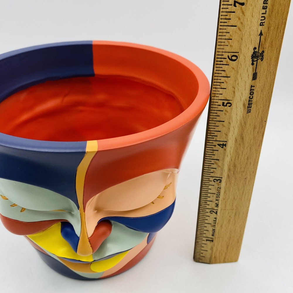 Gugugo Abstract Face Planter