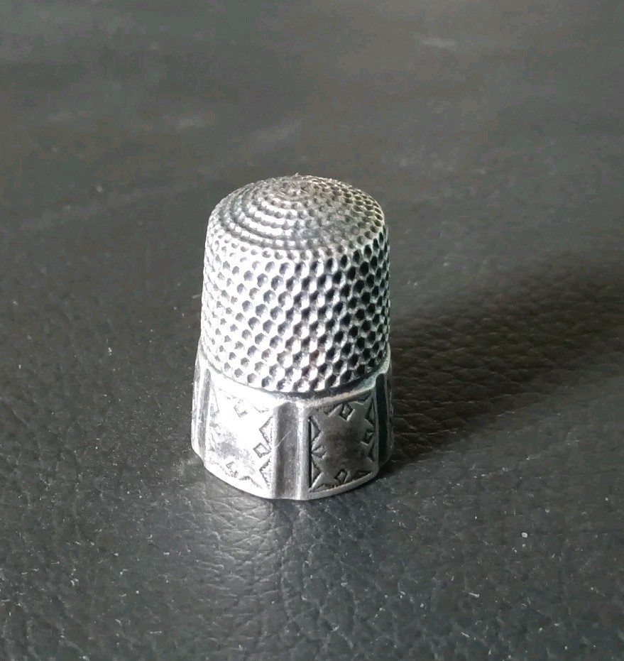 Antique Victorian sterling silver thimble size 11
