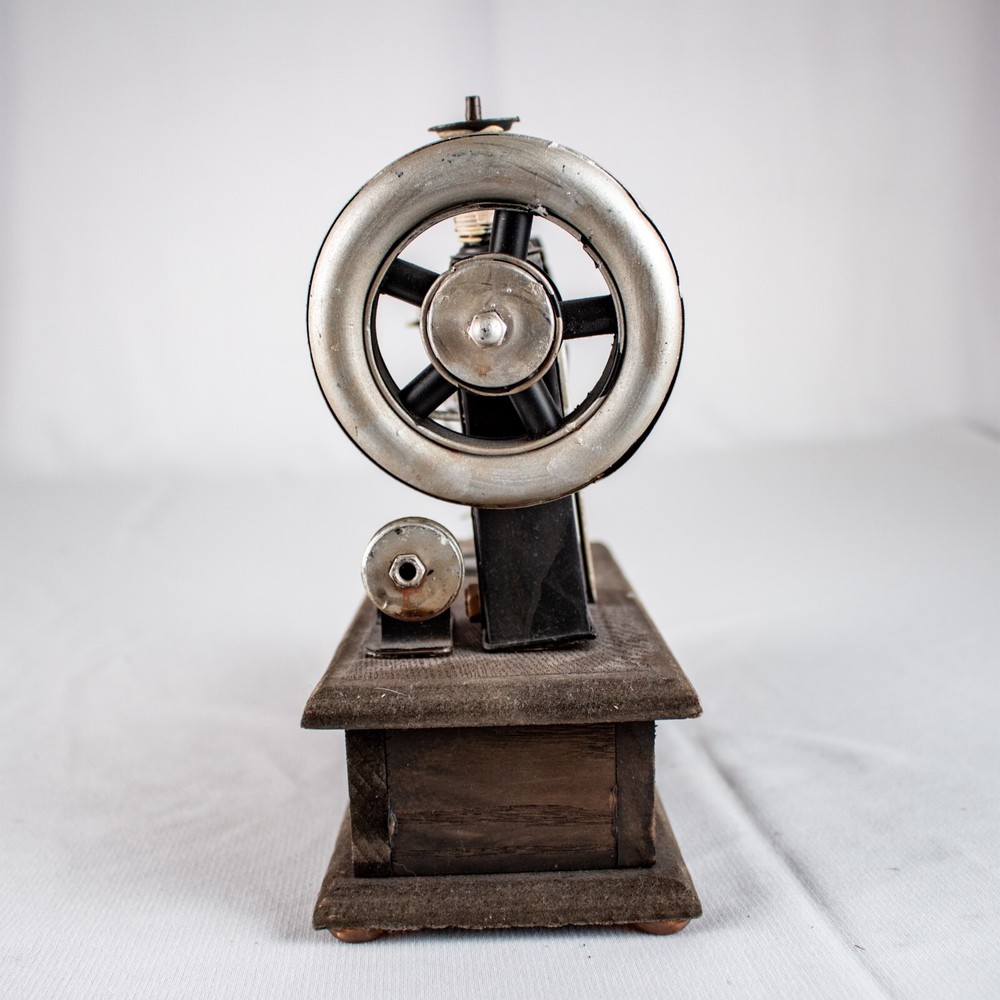 SINGER Sewing Machine Tools Hidden Jewelry Box Decor