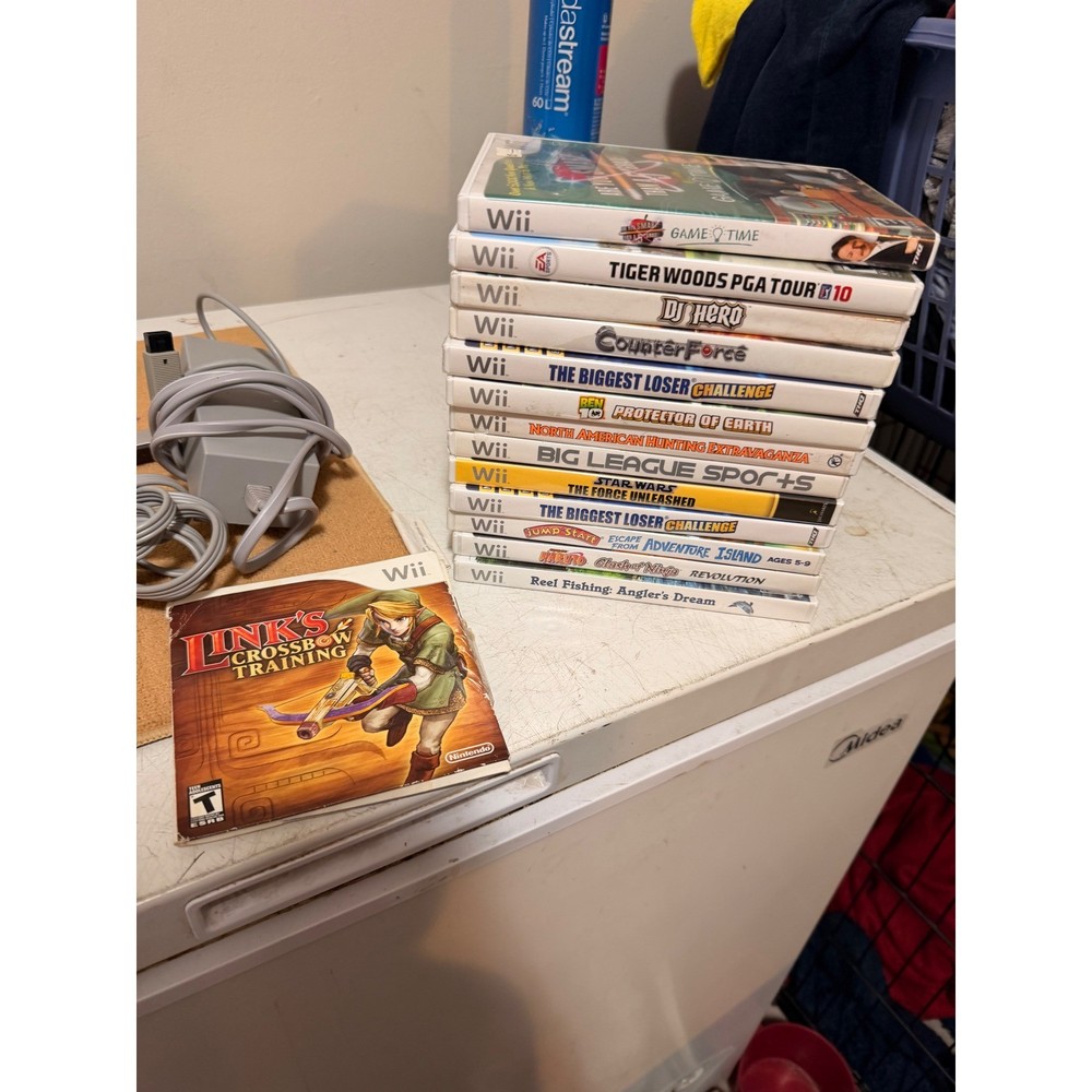 Nintendo Wii Console White Bundle with 13 games, Controller and Cords (tested)