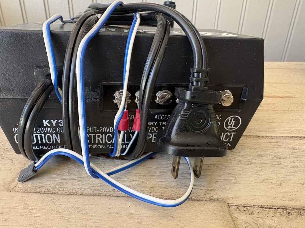 MRC Tech II Loco-motion 1500 DC Train Controller Great Condition