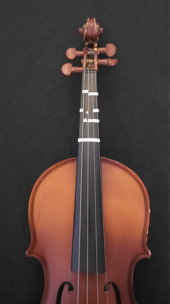 UNBRANDED 1/4 SIZED VIOLIN WITH CASE & BOW