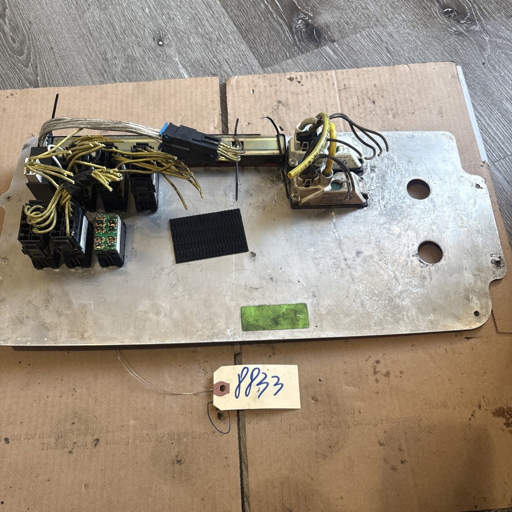 Freightliner Columbia Century Dash Switch Panel Missing P/N