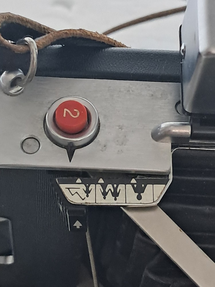 Vintage Polaroid Automatic 250 Camera (e)