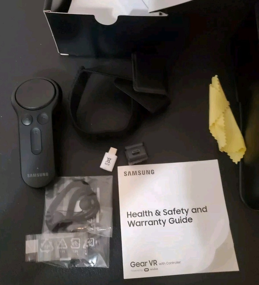 Samsung Gear VR Powered By Oculus Virtual Headset Controller Model SM-R324
